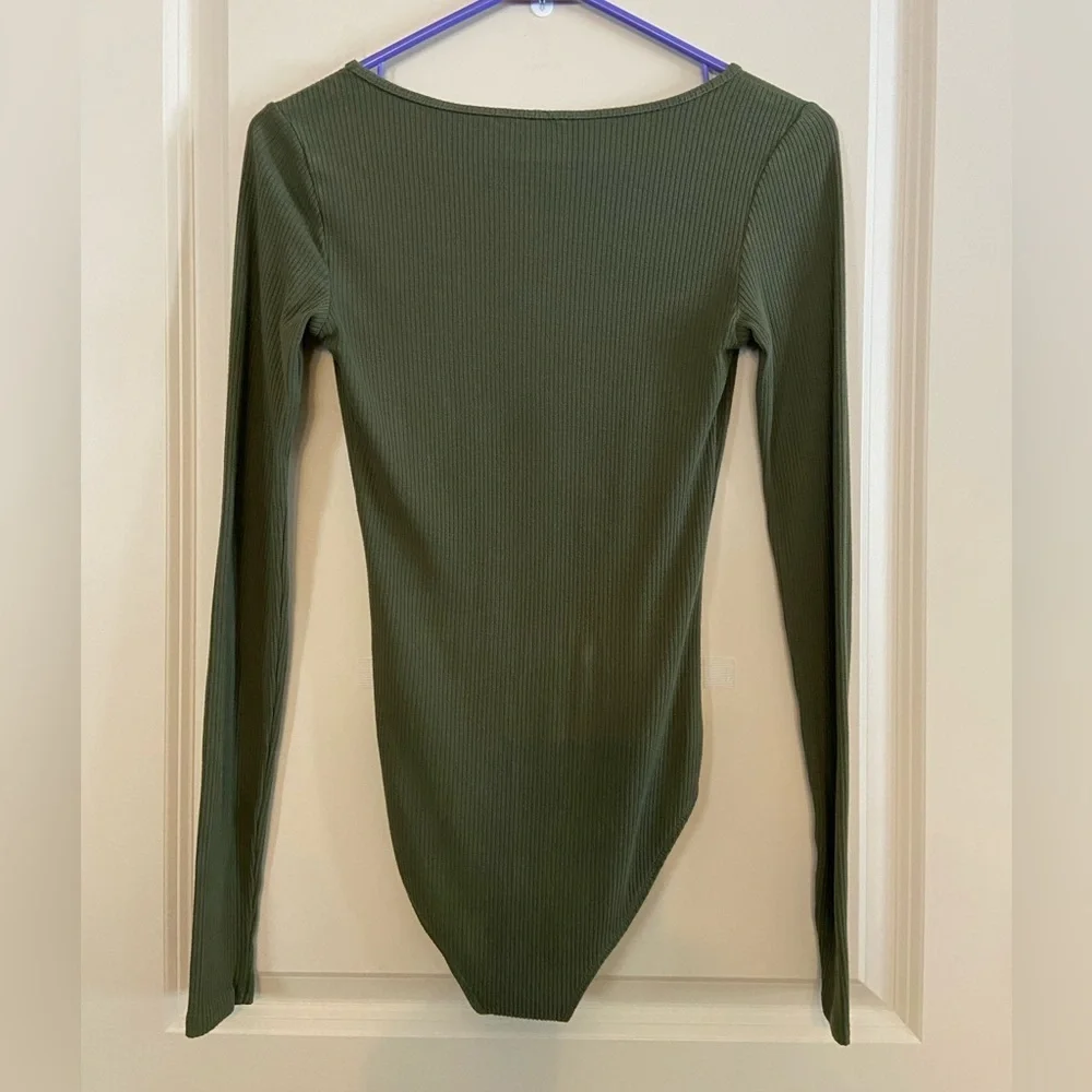 Aeropostale GUC Sz-XS Ribbed Bodysuit-3 Small Snaps-Long Sleeves, Low V-Neckline - Picture 2 of 16